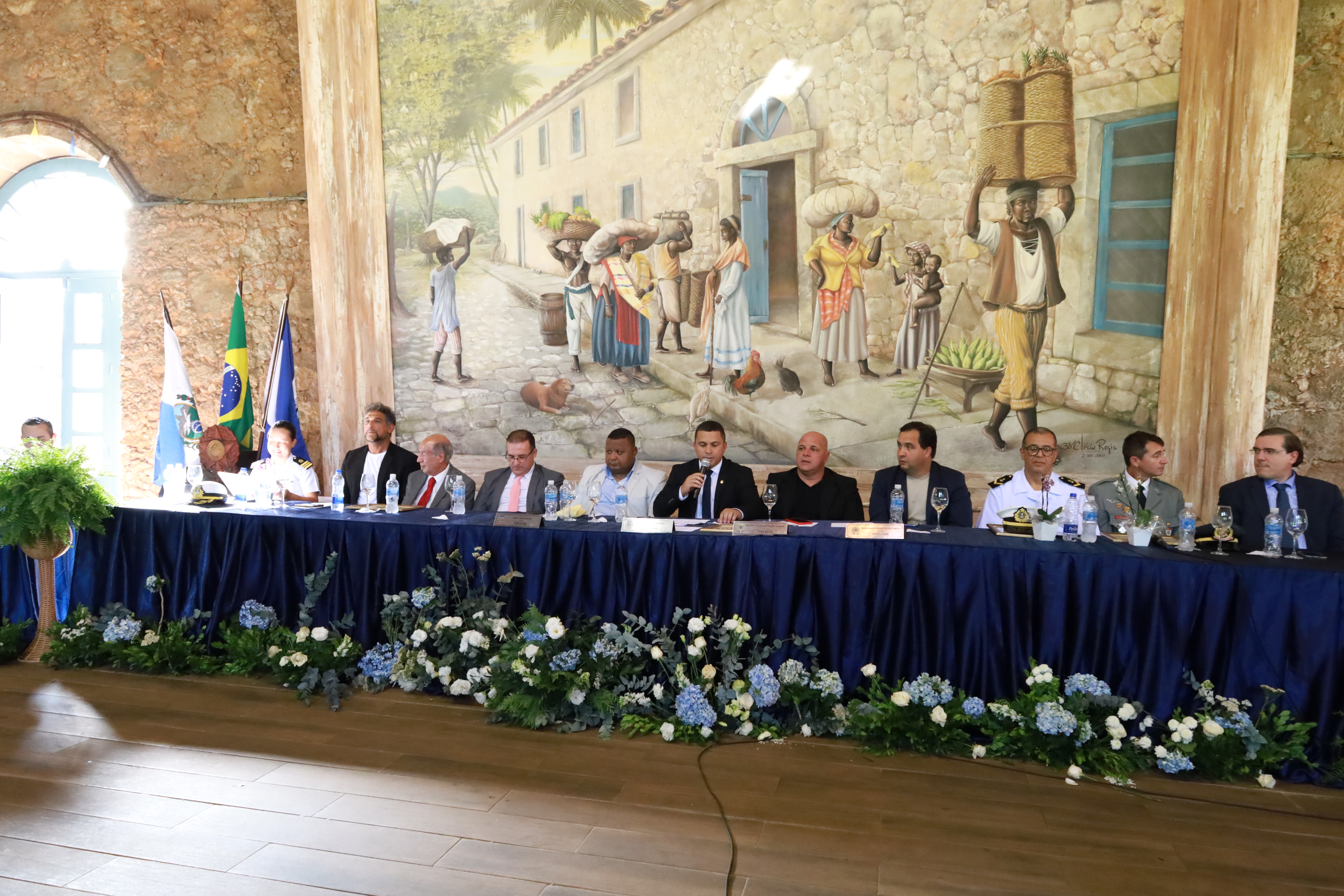 Emoção e Reconhecimento:  Cidadãos ilustres recebem título de Cidadão Mangaratibense  em comemoração aos 192 Anos da cidade