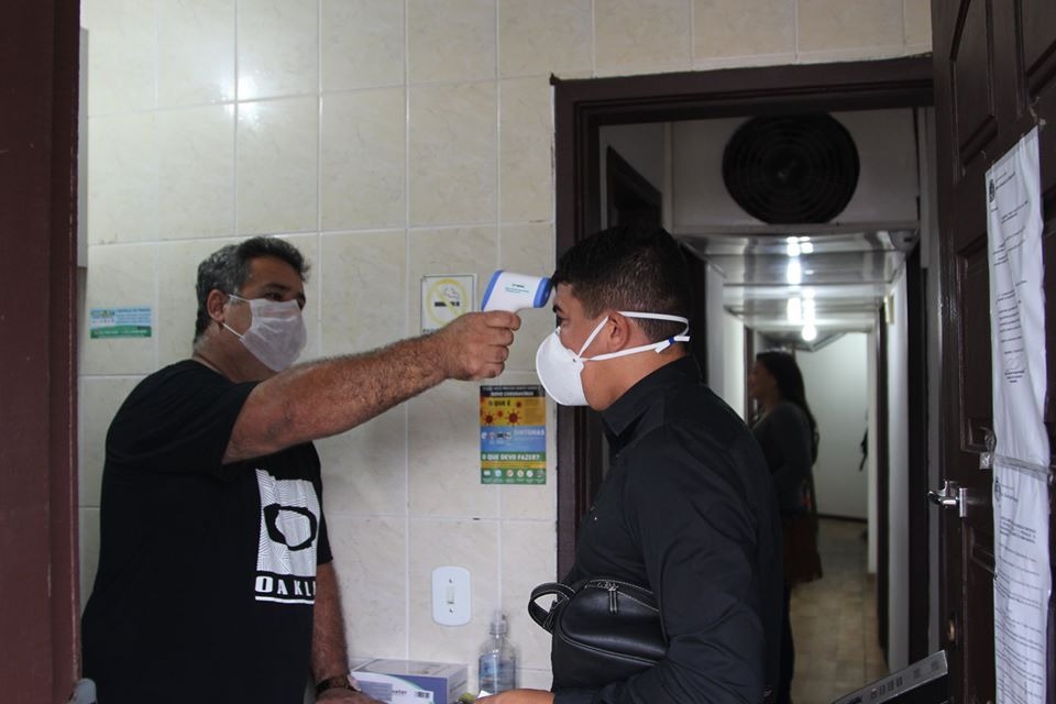 MEDIDAS PROTETIVAS PARA ACESSAR AS DEPENDÊNCIAS DA CÂMARA